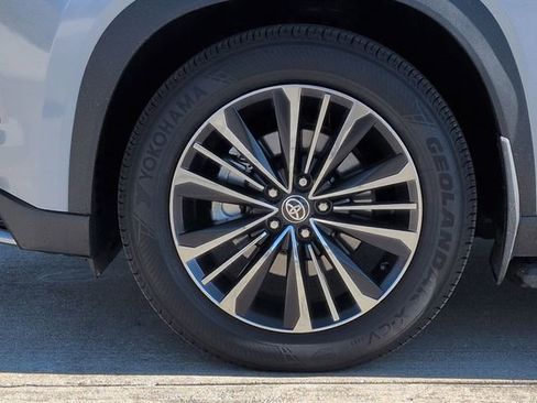 Certified 2025 Toyota Grand Highlander MAX Platinum image 11