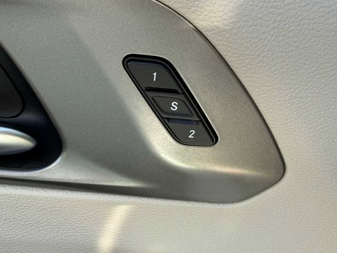 Used 2023 Chrysler Pacifica Touring-L FWD image 13