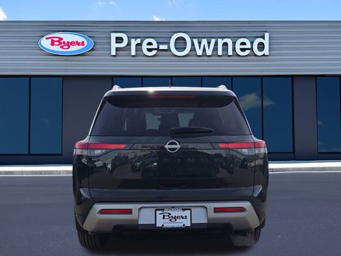 Used 2023 Nissan Pathfinder SL w/ Black Appearance Package image 6