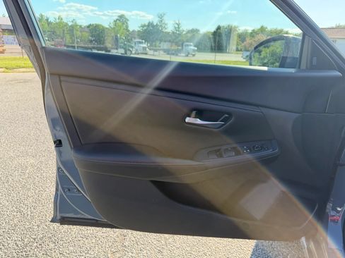 Used 2024 Nissan Sentra SV FWD image 20