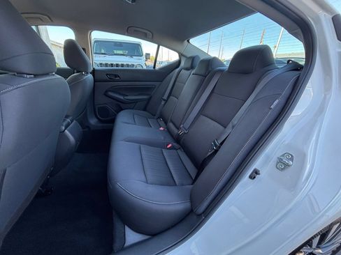 Used 2025 Nissan Altima 2.5 SV FWD image 25