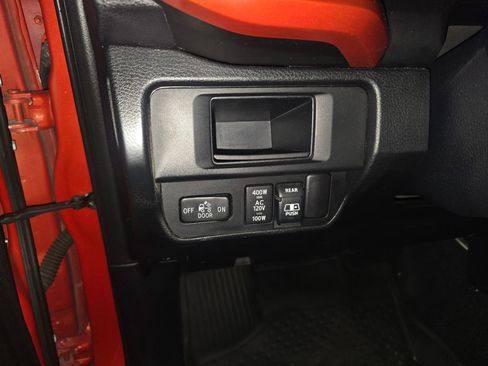 Used 2017 Toyota Tacoma TRD Off-Road image 9