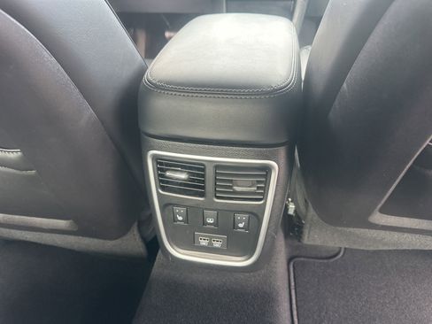 Used 2023 Chrysler 300 Touring L w/ Comfort Group AWD/4WD image 17