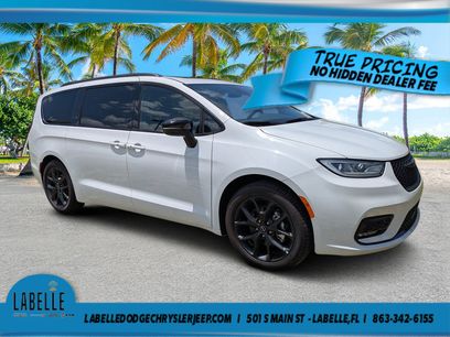 Used 2025 Chrysler Pacifica Limited