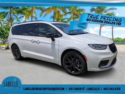 Used 2025 Chrysler Pacifica Limited FWD image 1
