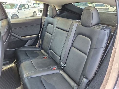 Used 2024 Tesla Model Y Long Range AWD/4WD image 30