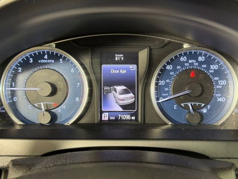 Used 2015 Toyota Camry LE FWD image 26