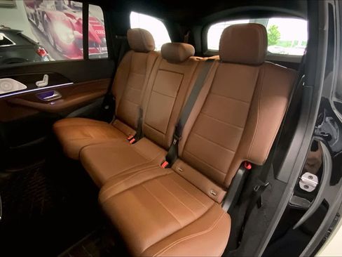 Used 2025 Mercedes-Benz GLS 450 4MATIC image 24