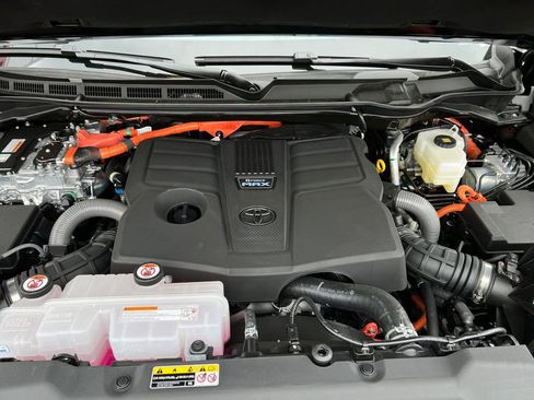 New 2026 Toyota Tundra Limited AWD/4WD image 9
