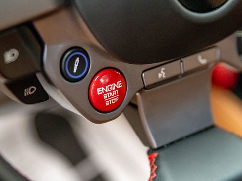 Used 2022 Ferrari F8 Tributo RWD image 18