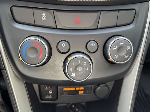 Used 2018 Chevrolet Trax LT w/ Sun & Sound Package AWD/4WD image 23