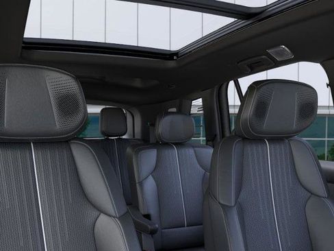 New 2026 Cadillac Vistiq Luxury image 24