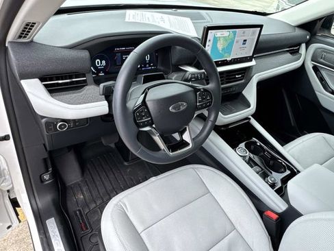 Used 2025 Ford Explorer Platinum w/ Ultimate Package AWD/4WD image 27