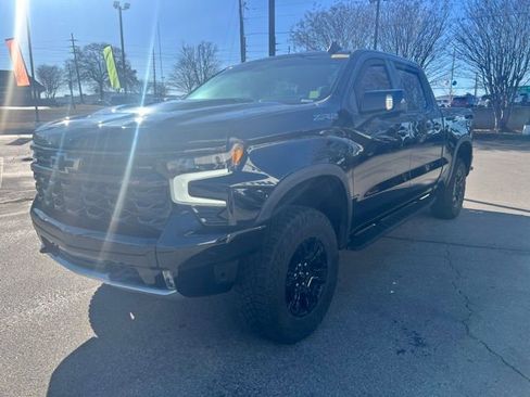 Used 2023 Chevrolet Silverado 1500 ZR2 w/ Technology Package image 8
