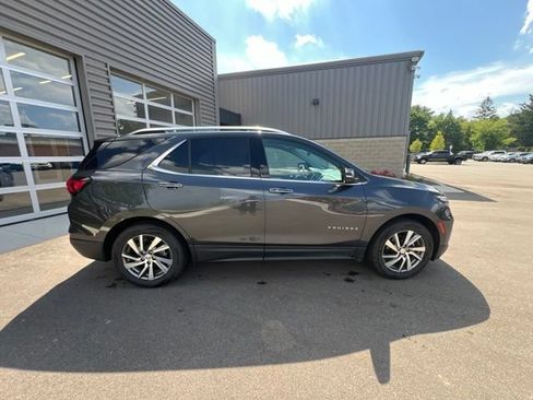 Used 2022 Chevrolet Equinox Premier AWD/4WD image 4