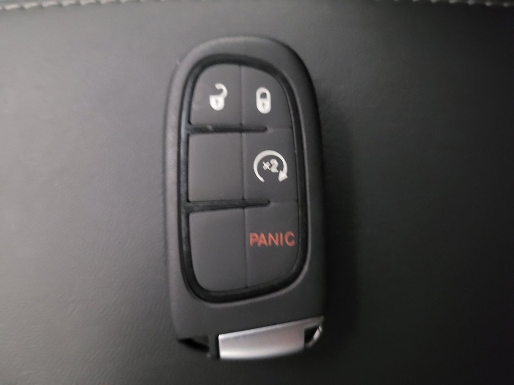 Used 2022 Jeep Cherokee Latitude Lux w/ Sun & Sound Group AWD/4WD image 32