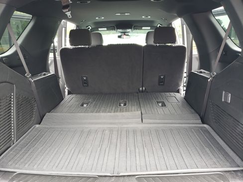 Used 2024 Chevrolet Tahoe LS RWD image 12