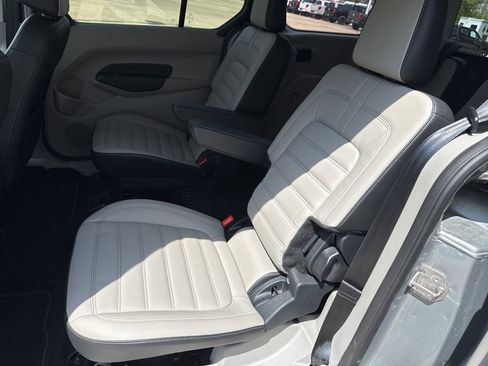 Used 2022 Ford Transit Connect Titanium FWD image 9