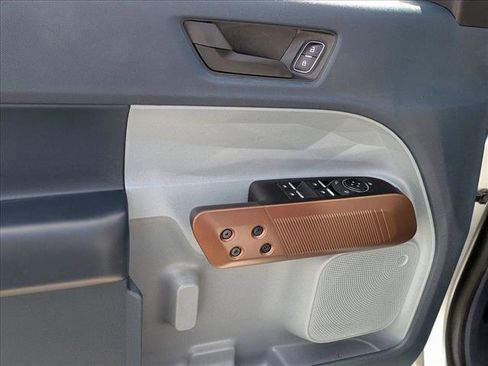 Used 2022 Ford Maverick Lariat image 7