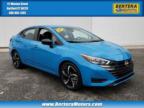 Used 2025 Nissan Versa SR FWD image 1