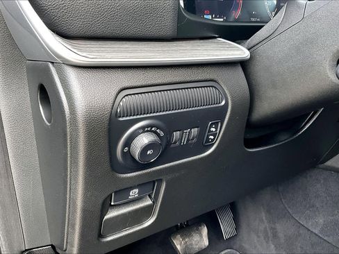 Used 2024 Jeep Wagoneer Series III w/ Flexible Seating Group image 36