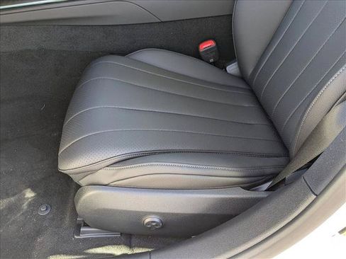 New 2025 Mercedes-Benz E 350 4MATIC Sedan image 4