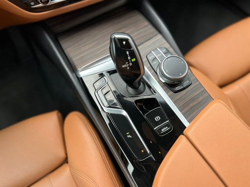 Used 2022 BMW 530i xDrive 530i xDrive Sedan w/ Convenience Package image 16