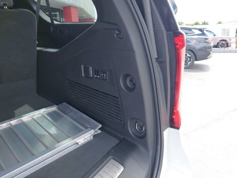 Used 2023 GMC Yukon XL AT4 image 17