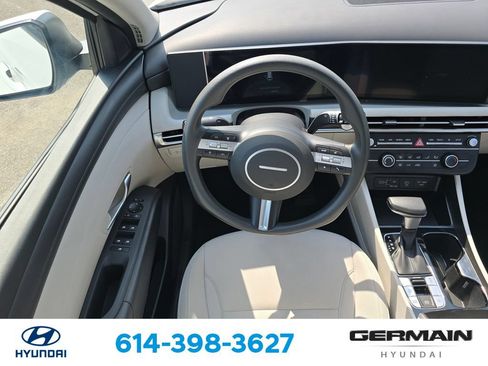 Certified 2025 Hyundai Tucson SE FWD image 17