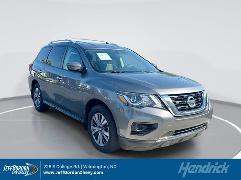 Used 2020 Nissan Pathfinder S FWD image 1