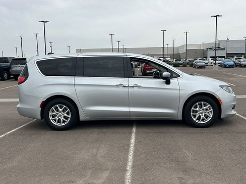 Used 2023 Chrysler Voyager LX FWD image 6