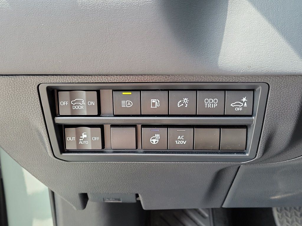 Used 2024 Toyota Sequoia Platinum AWD/4WD image 38