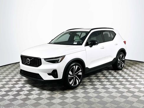 Used 2026 Volvo XC40 B5 Ultra w/ Climate Package AWD/4WD image 3