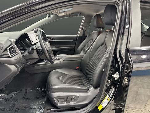 Used 2023 Toyota Camry SE image 4