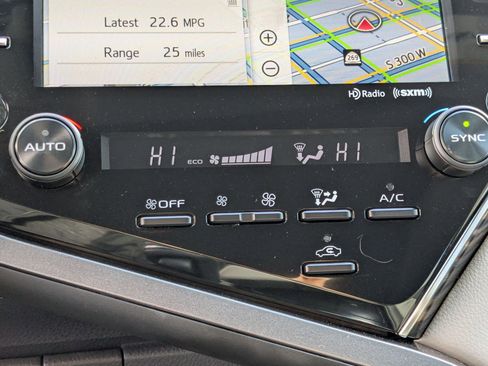 Used 2018 Toyota Camry XSE image 22