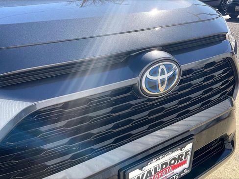 Used 2022 Toyota RAV4 SE image 35