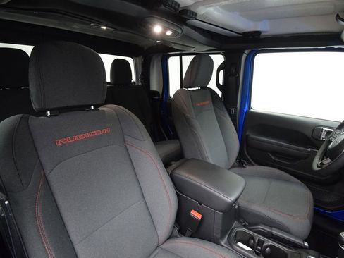 Used 2025 Jeep Gladiator Rubicon w/ Convenience Group image 17