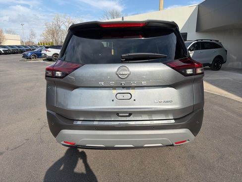 Used 2023 Nissan Rogue SV image 7