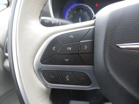 Used 2019 Chrysler Pacifica Limited FWD image 16