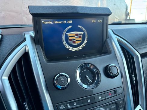 Used 2010 Cadillac SRX Luxury image 23