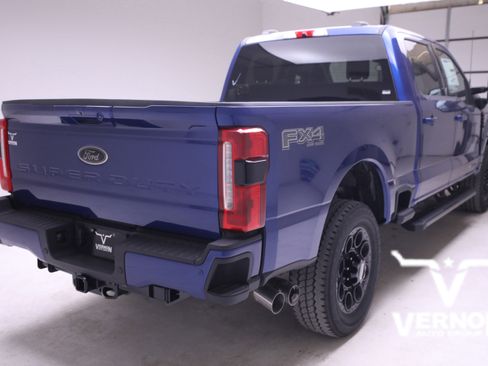 New 2026 Ford F250 Lariat w/ Black Appearance Package image 5