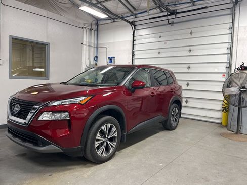 Used 2023 Nissan Rogue SV image 1