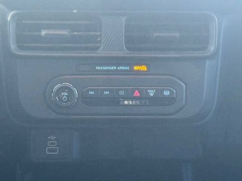 Used 2025 Ford Maverick XL w/ Equipment Group 102A AWD/4WD image 19