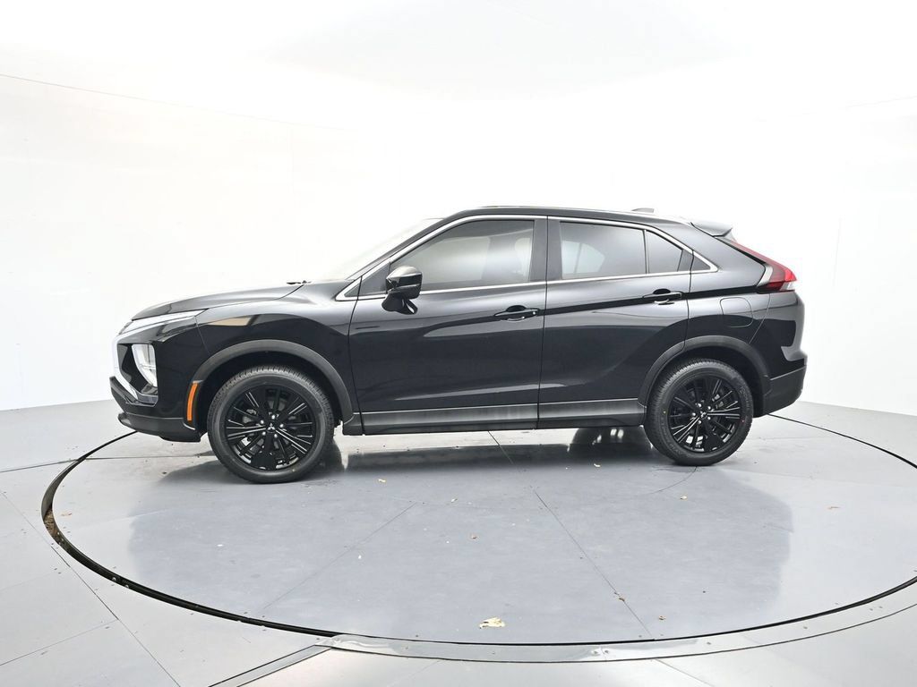 Used 2022 Mitsubishi Eclipse Cross LE AWD/4WD image 4