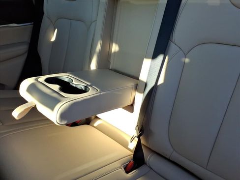 New 2025 Jeep Grand Cherokee Limited image 32