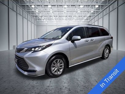 Used 2022 Toyota Sienna XLE