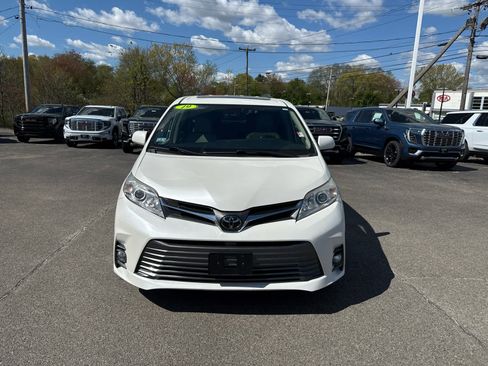 Used 2019 Toyota Sienna XLE Premium AWD/4WD image 8