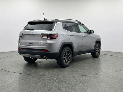 Used 2025 Jeep Compass Trailhawk image 9