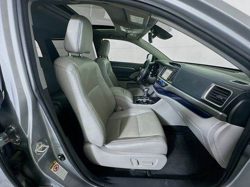 Used 2017 Toyota Highlander Limited image 35