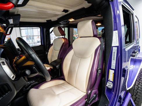 Used 2018 Jeep Wrangler Unlimited Sahara image 35